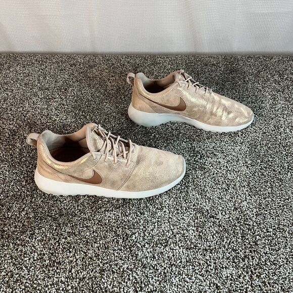Womens Nike Running Shoes Roshe One Metallic Peach Size 8.5 - Picture 1 of 6